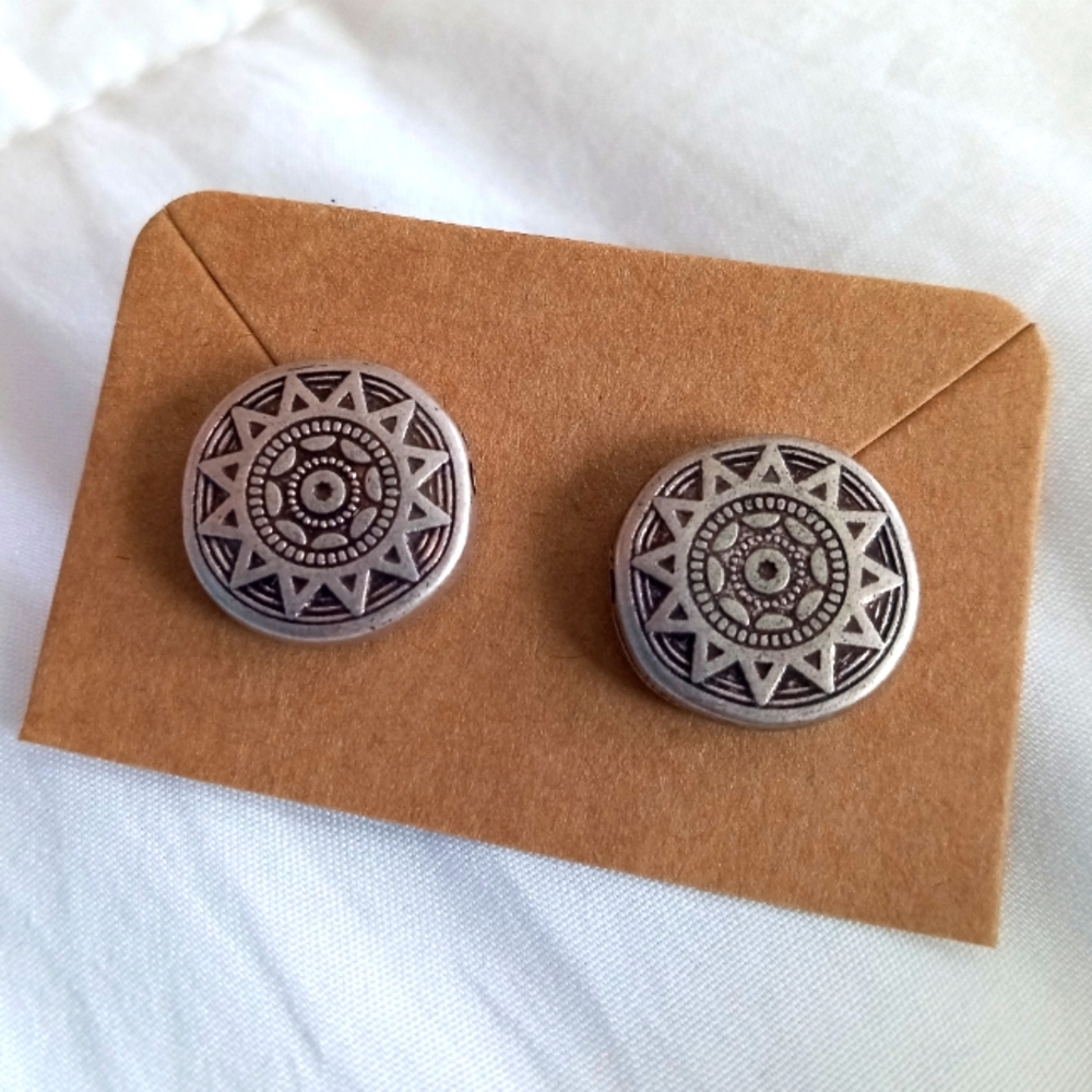 Hand crafted New silver plated boho California stud post earrings